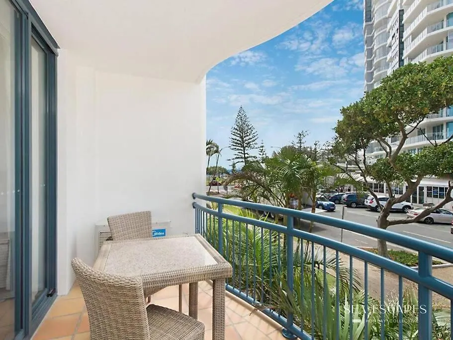 Calypso - Classic Resort Style Apartment - Steps From The Beach! 골드코스트